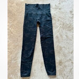 SPANX Look At Me Now Black/Green Camo Ankle & Cropped Seamless Leggings